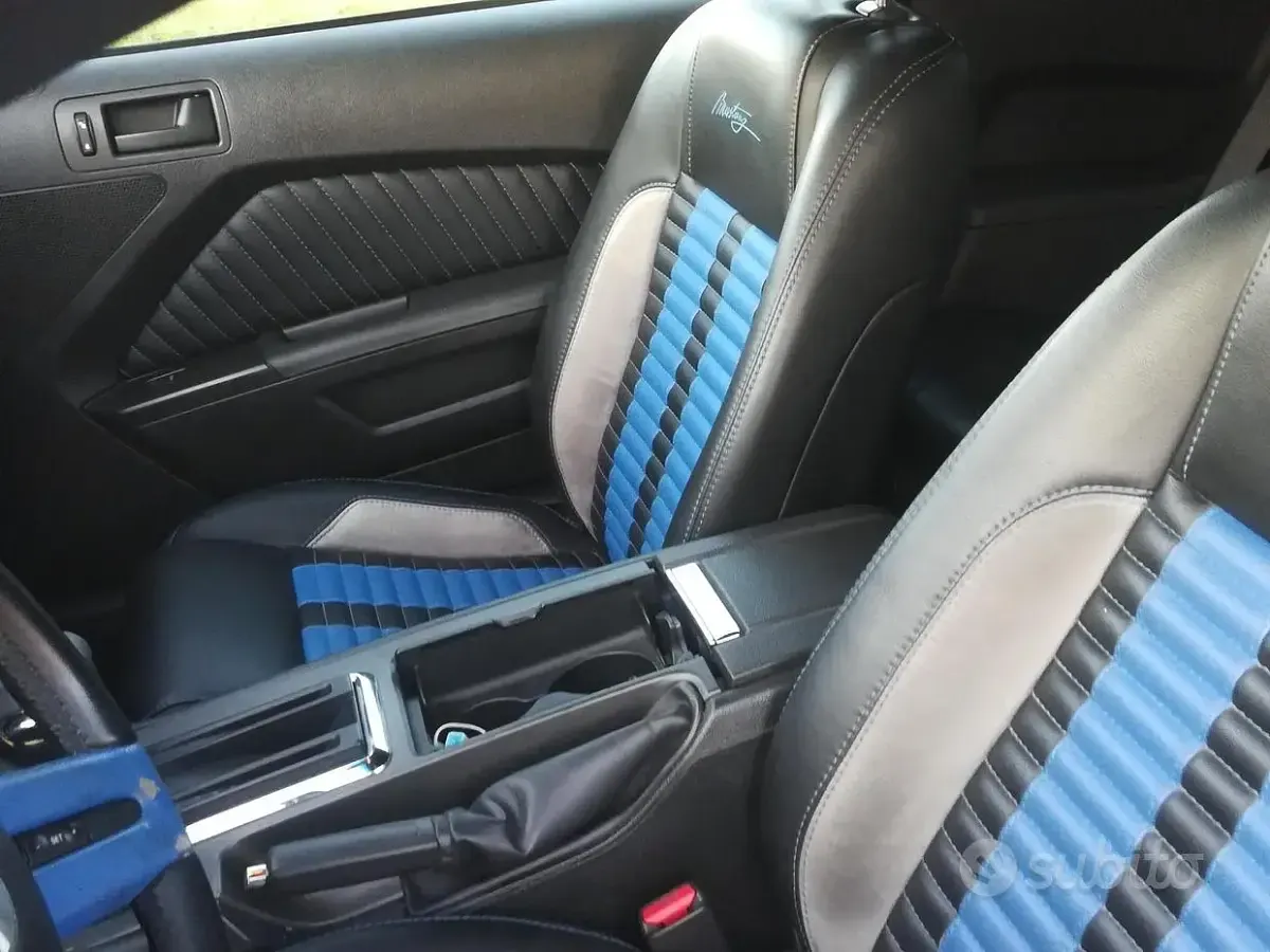 Usata Ford Mustang 309 CV (227 kW) 2012 Bianco
