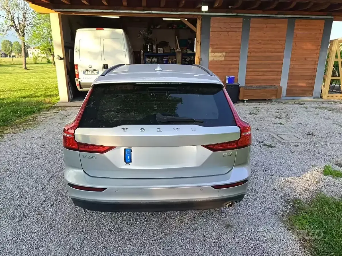 Usata Volvo V60 150 CV (110 kW) 2020 Grigio Station wagon