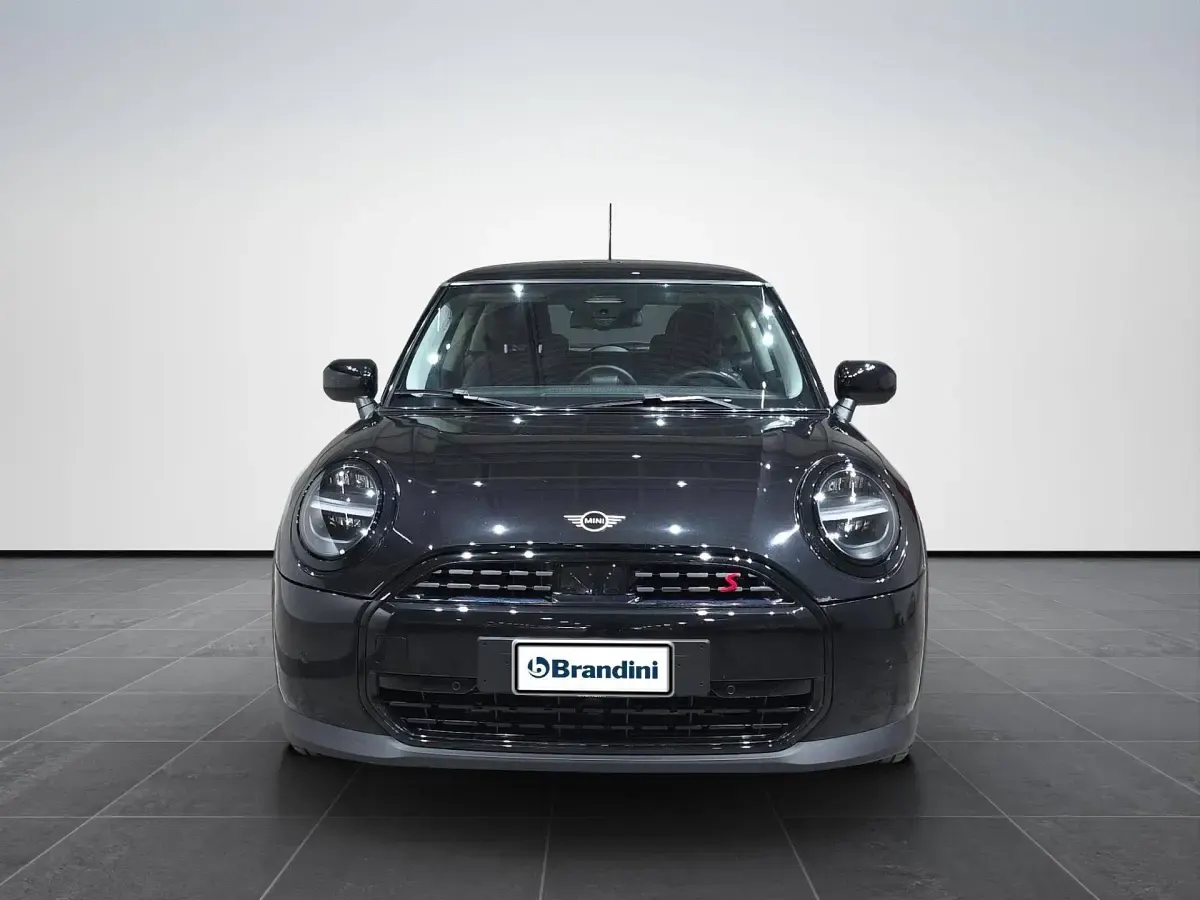 Usata Mini Cooper Classic 150 kW (204 CV) 2025 Midnight black metallizzato iii Utilitaria