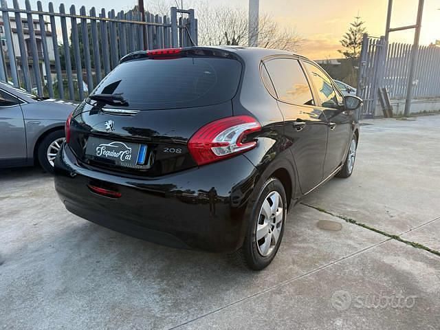Usata Peugeot 208 Allure 68 CV (50 kW) 2015 Nero Utilitaria