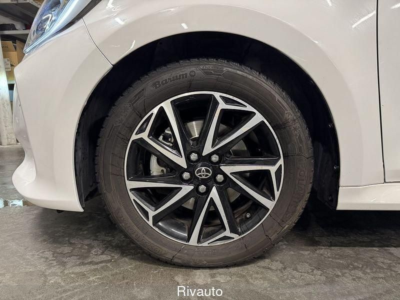 Usata Toyota Yaris Hybrid Trend 116 CV (85 kW) 2022 Bianco Utilitaria