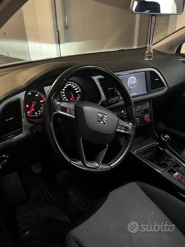 Usata Seat Leon ST Style 116 CV (85 kW) 2020 Grigio Station wagon