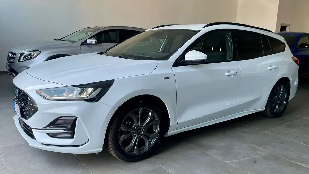 Usata Ford Focus ST-Line 116 CV (85 kW) 2024 Bianco Station wagon
