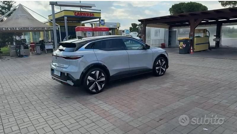 Usata Renault Megane E-Tech 161 kW (220 CV) 2023 Grigio Berlina