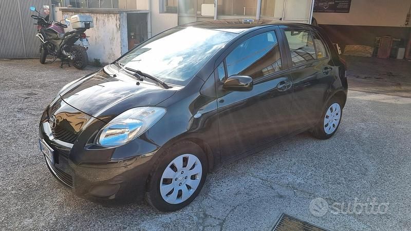 Usata Toyota Yaris 100 CV (73 kW) 2009 Nero Utilitaria