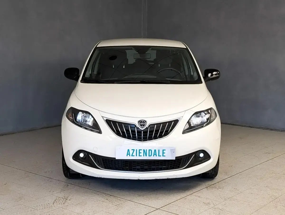 Usata Lancia Ypsilon Gold 70 CV (51 kW) 2023 Bianco Utilitaria
