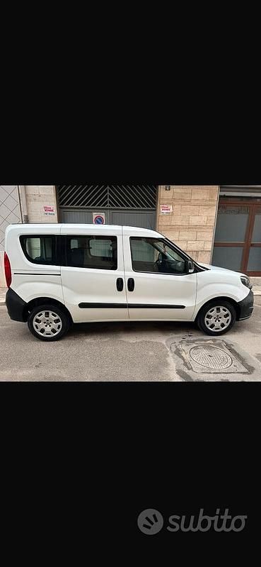 Usata Fiat Doblò Lounge 95 CV (69 kW) 2019 Bianco Monovolume