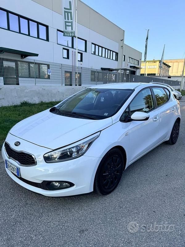Usata Kia Ceed Active 89 CV (65 kW) 2013 Bianco Utilitaria