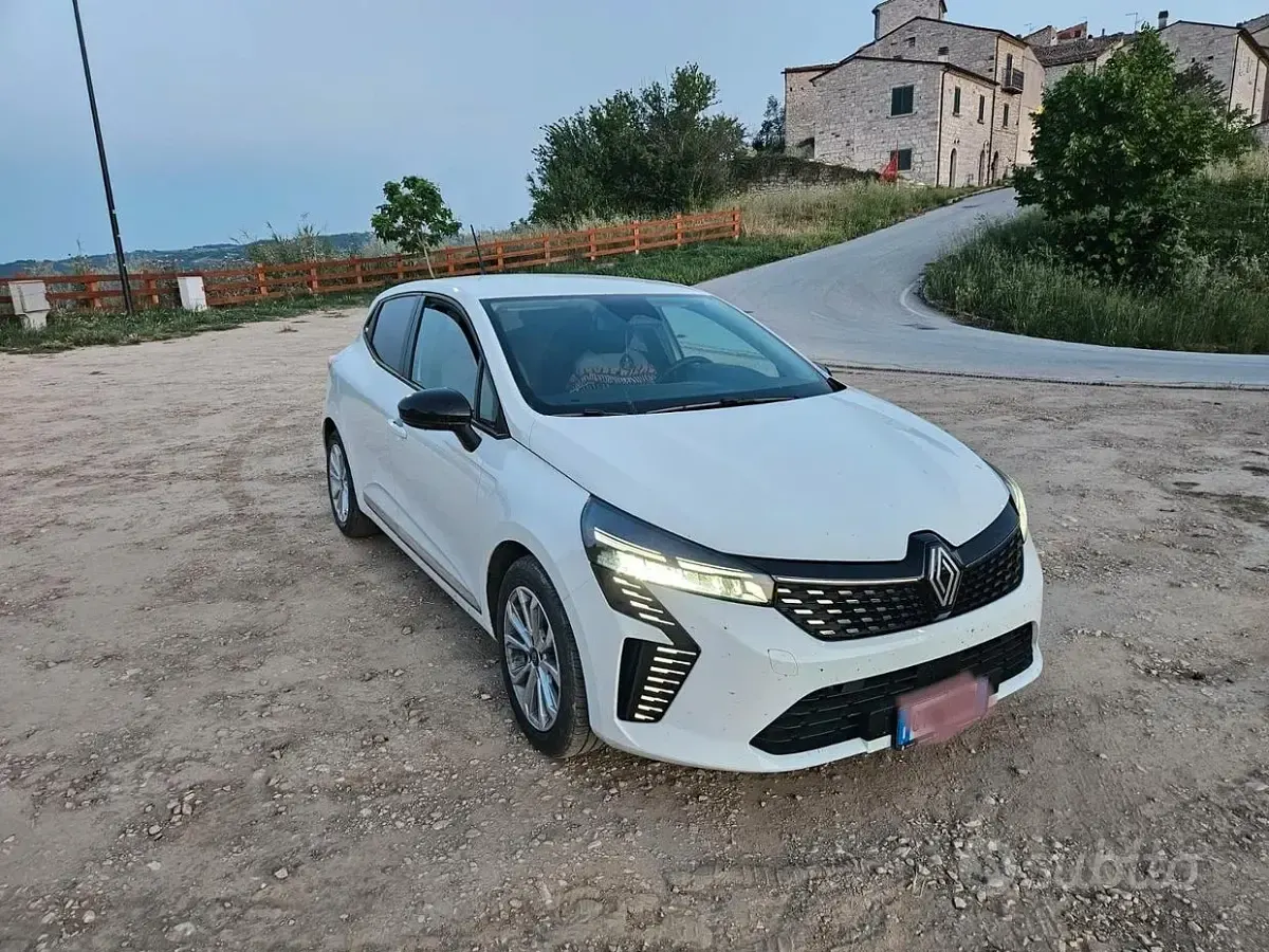 Usata Renault Clio V 100 CV (73 kW) 2024 Bianco Berlina