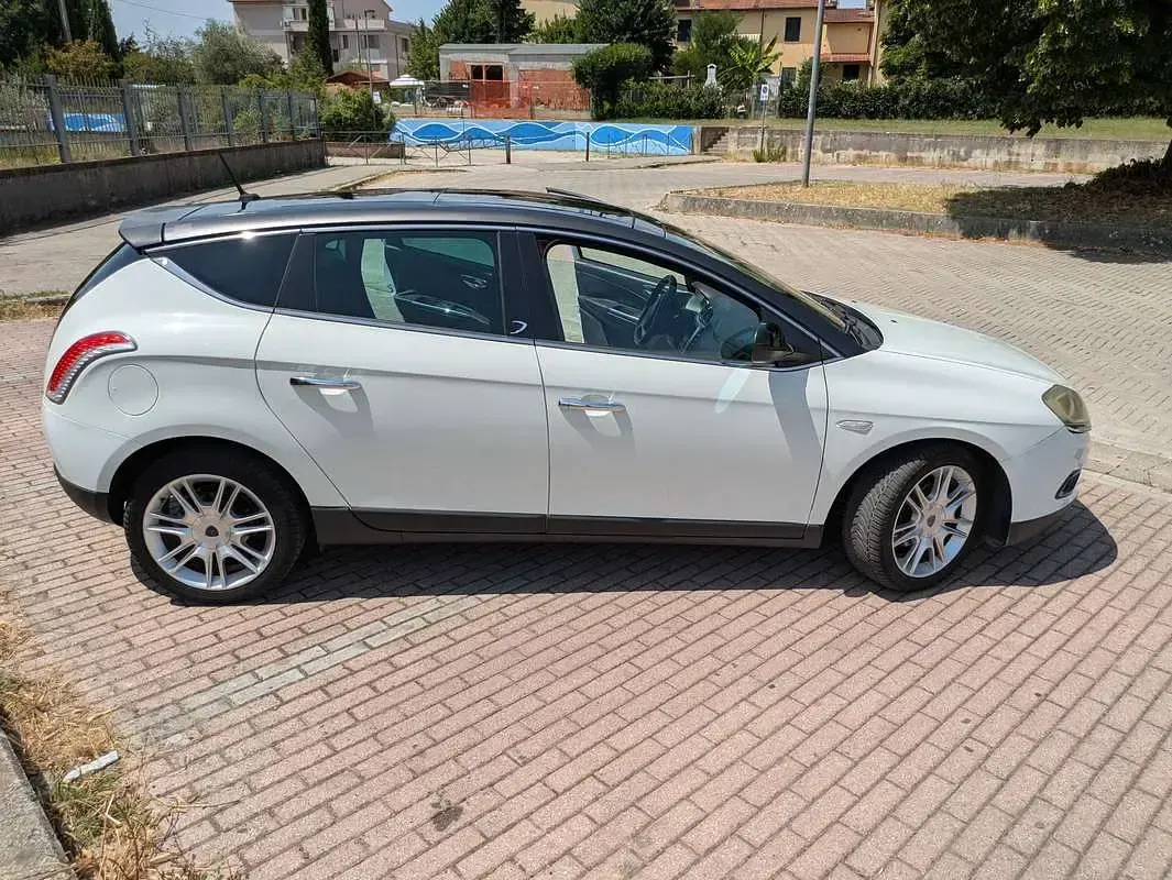 Usata Lancia Delta 120 CV (88 kW) 2008 Bianco Utilitaria