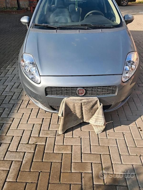 Grigio Usata 2008 Fiat Grande Punto Due volumi | 2800 € - Immagine 1/4