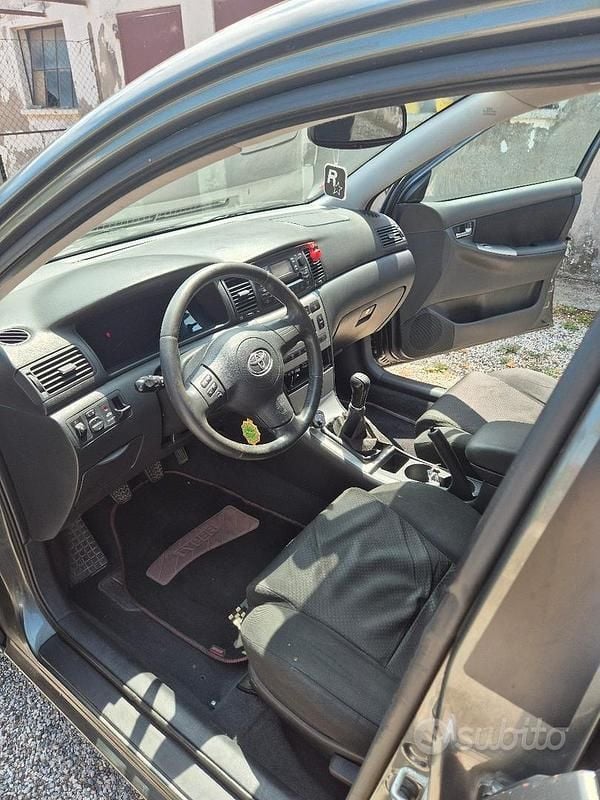 Usata Toyota Corolla 97 CV (71 kW) 2005 Utilitaria