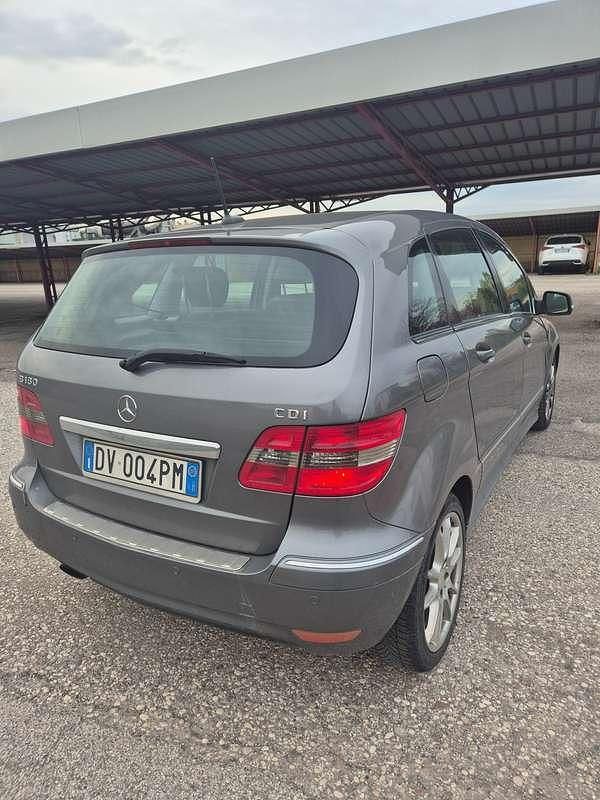 Usata Mercedes B180 109 CV (80 kW) 2009 Grigio Monovolume