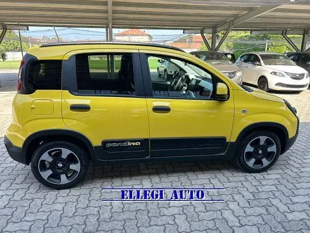 Ny Fiat Panda Cross Cross 69 HK (50 kW) 2025 Gul Halvkombi