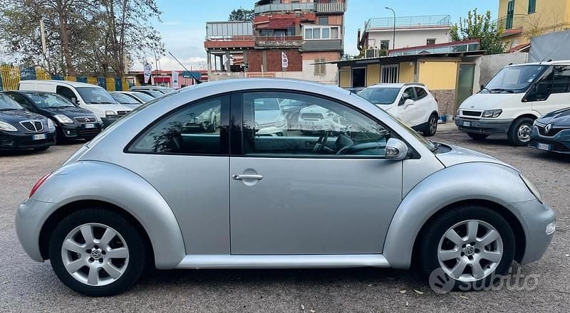 Usata VW New Beetle 105 CV (77 kW) 2005 Grigio Utilitaria