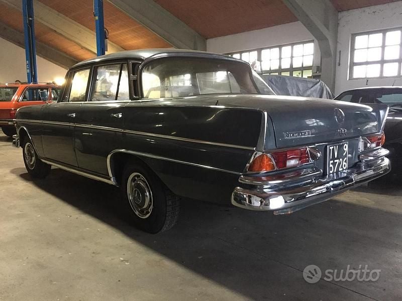 Begagnad Mercedes 300 SE 1960 Grå Sedan
