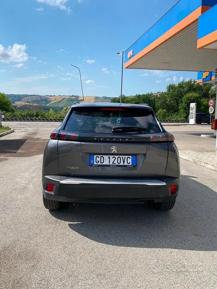 Usata Peugeot 2008 Allure 102 CV (75 kW) 2021 Grigio SUV