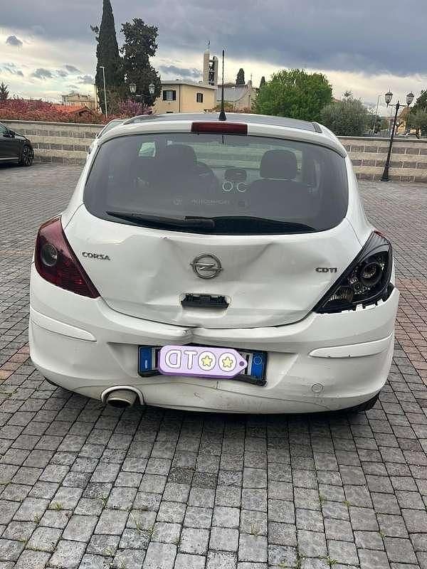 Usata Opel Corsa Comfort 75 CV (55 kW) 2013 Utilitaria