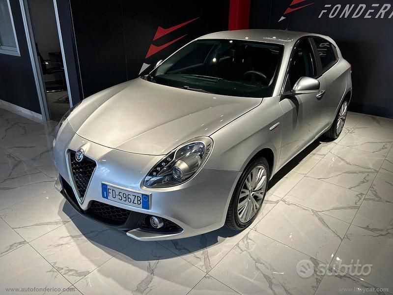 Usata Alfa Romeo Giulietta Super 120 CV (88 kW) 2016 Grigio Utilitaria