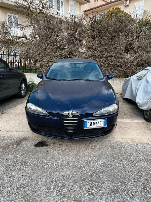 Blu Usata 2005 Alfa Romeo 147 Due volumi | 900 € (Super prezzo) - Immagine 1/4