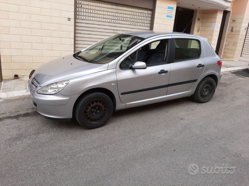 Usato 2001 Peugeot 307 1.6 Benzin 109 CV (650 €)