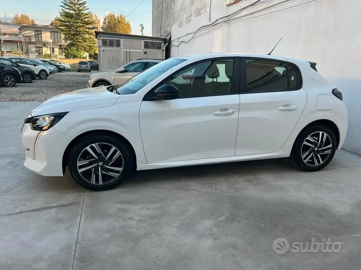 Usata Peugeot 208 102 CV (75 kW) 2023 Bianco Utilitaria