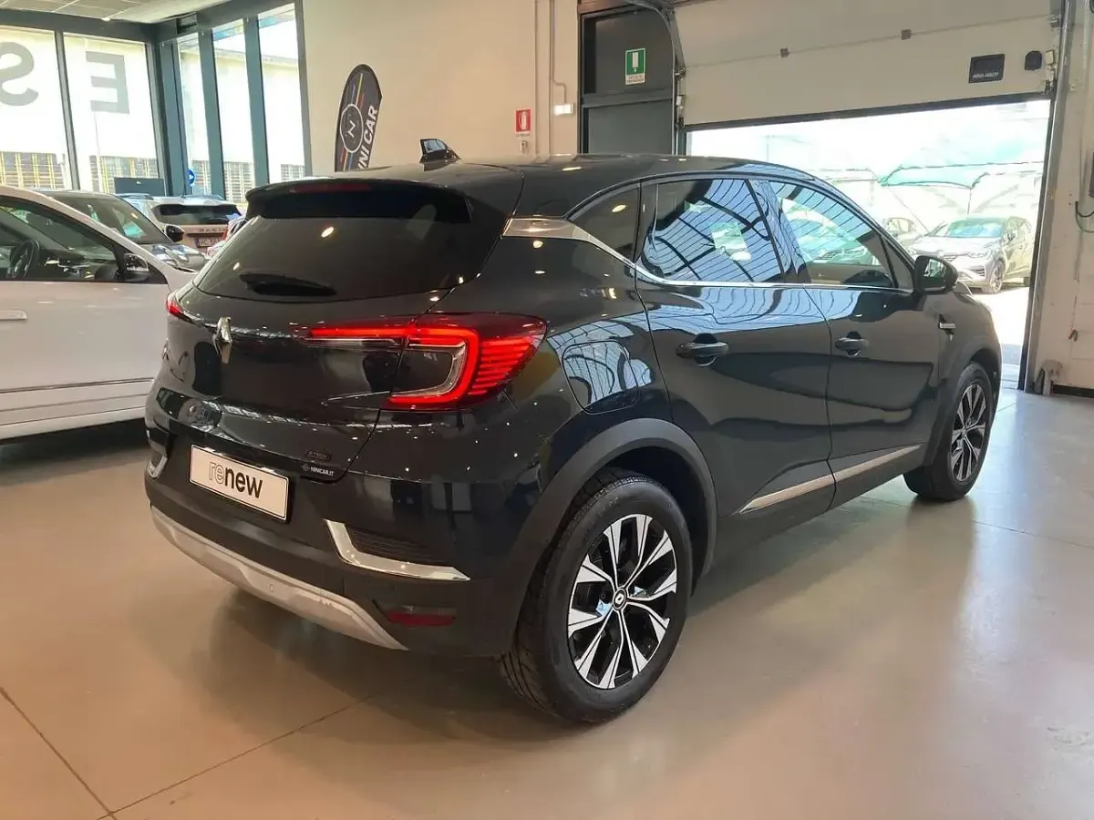 Usata Renault Captur Techno 92 CV (67 kW) 2023 Blu marine SUV