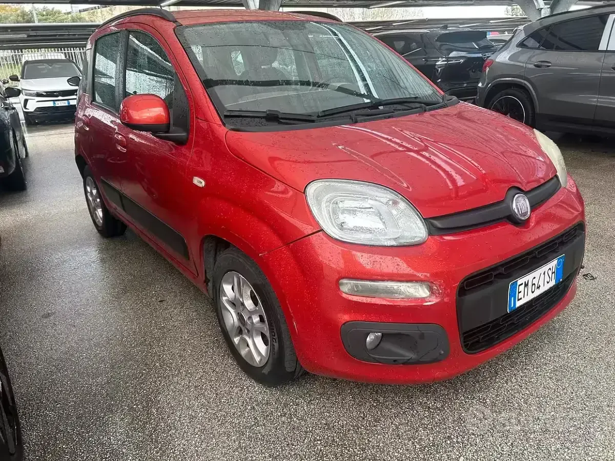 Usata Fiat Panda Lounge 75 CV (55 kW) 2012 Rosso Utilitaria