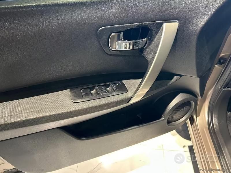 Usata Nissan Qashqai Tekna 103 CV (75 kW) 2009 Grigio SUV