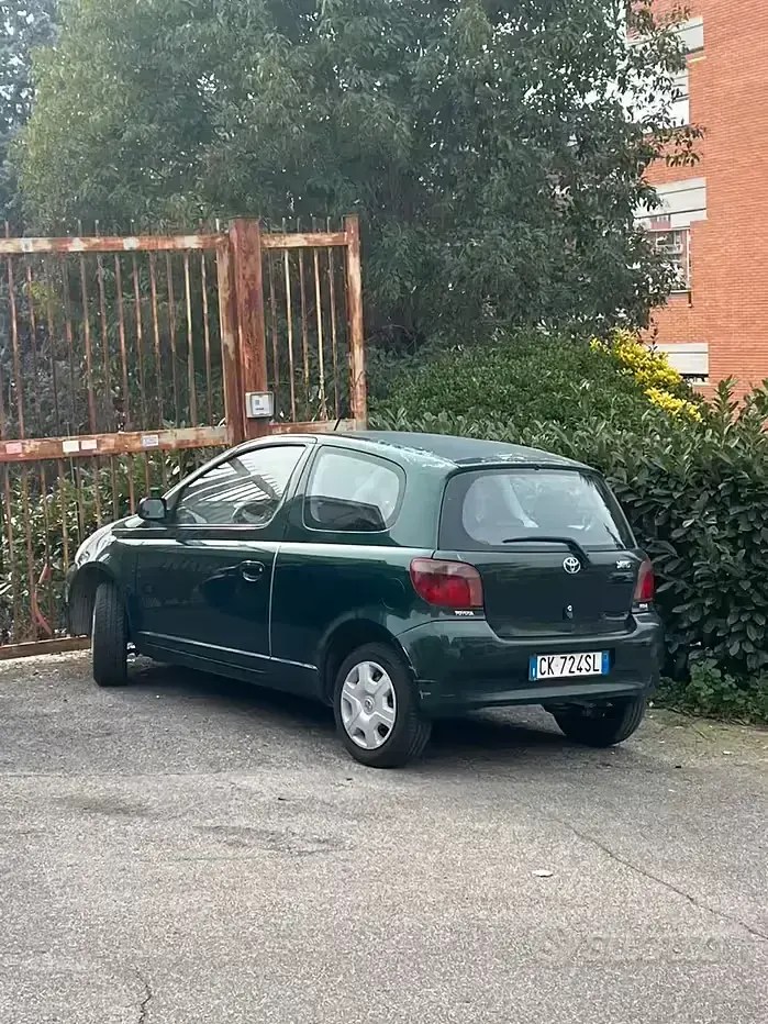 Usata Toyota Yaris 68 CV (50 kW) 2002 Verde Utilitaria