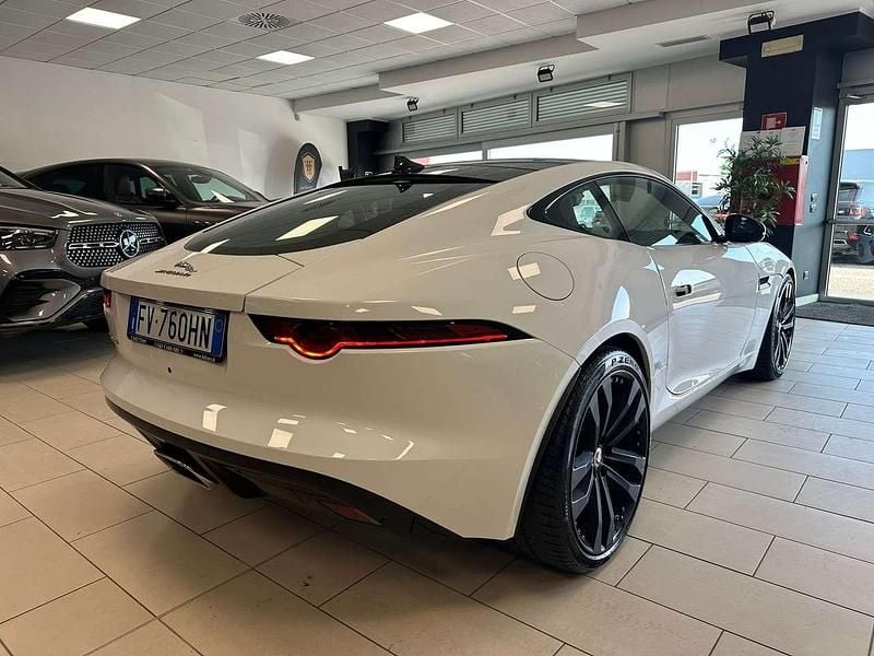 Usata Jaguar F-Type R-Dynamic 300 CV (220 kW) 2019 Bianco Coupé