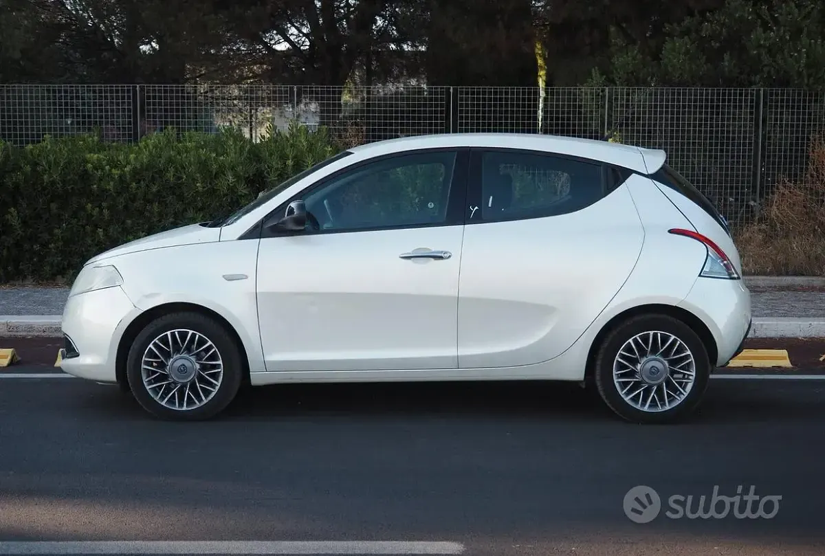 Usata Lancia Ypsilon Silver 69 CV (50 kW) 2011 Bianco Utilitaria