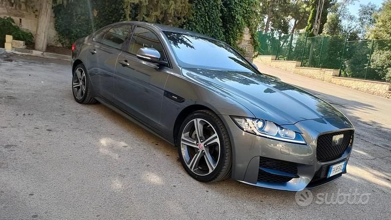 Usata Jaguar XF R-Sport 180 CV (132 kW) 2017 Grigio Berlina