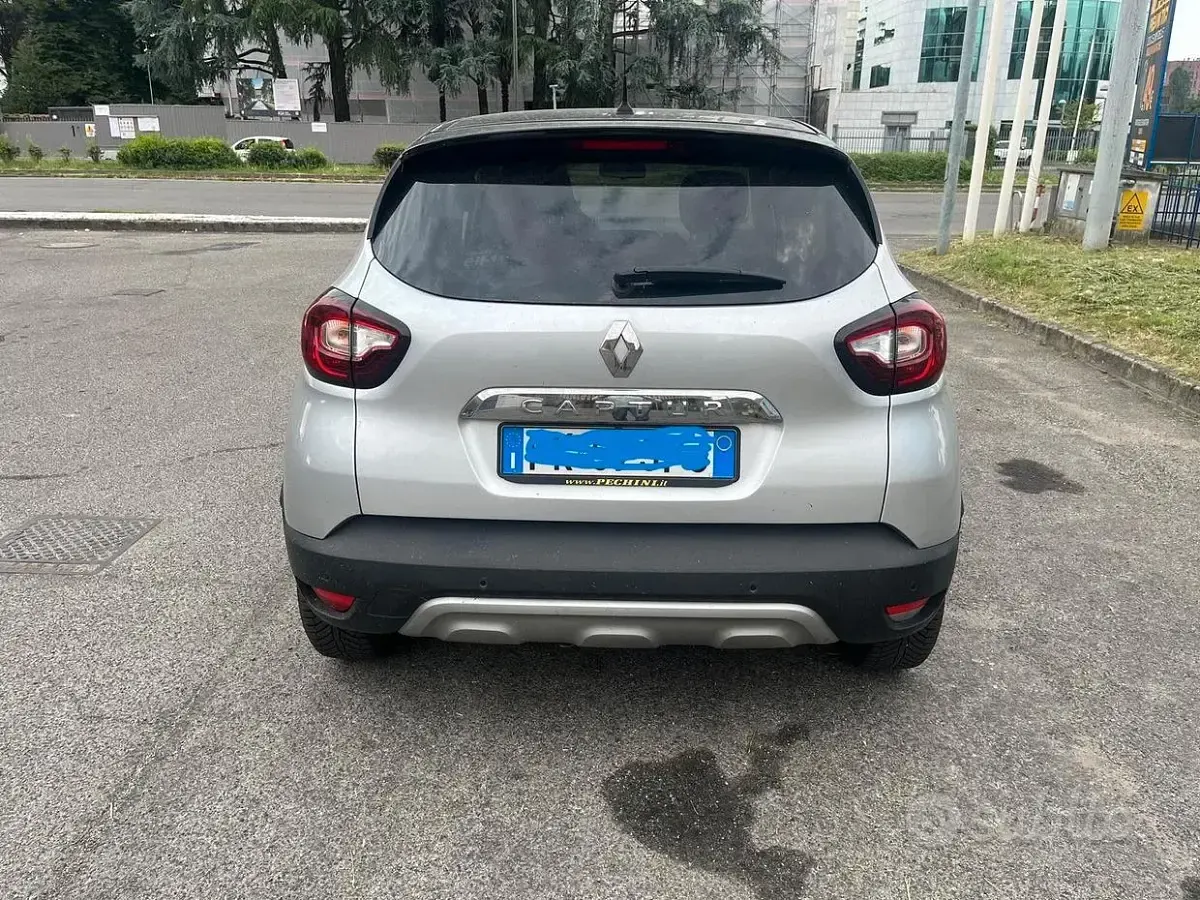 Usata Renault Captur 120 CV (88 kW) 2017 Grigio SUV