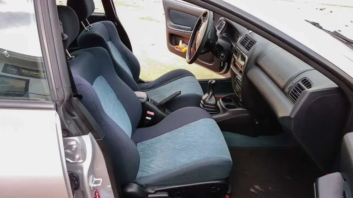 Usata Mazda 323F 144 CV (105 kW) 1999 Argento Berlina