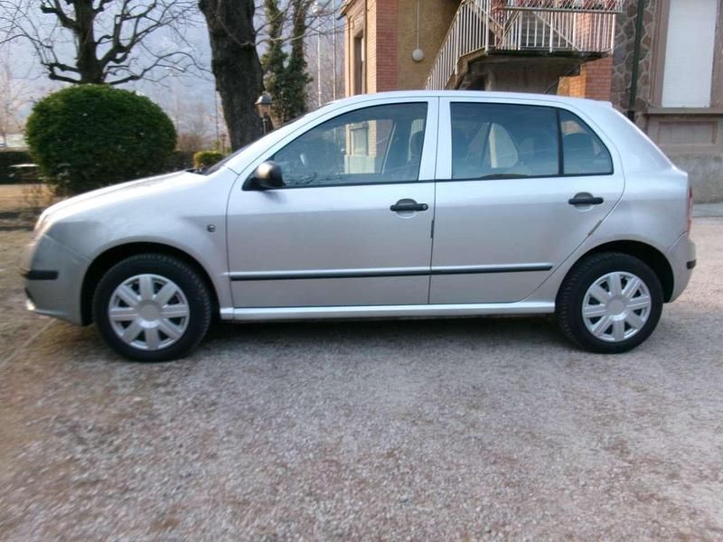 Usata Skoda Fabia 64 CV (47 kW) 2005 Argento Berlina