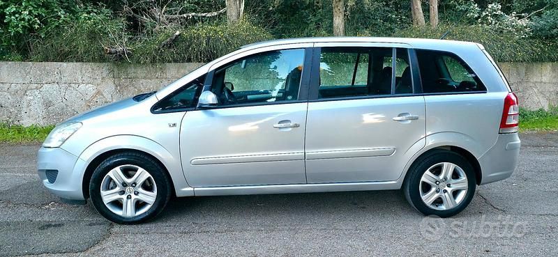Usata Opel Zafira 150 CV (110 kW) 2009 Monovolume