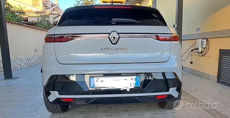 Usata Renault Megane E-Tech Techno 161 kW (220 CV) 2023 Grigio Berlina