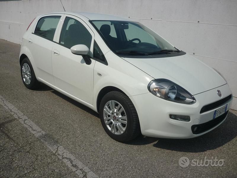 Usata Fiat Punto Lounge 77 CV (56 kW) 2016 Bianco Utilitaria