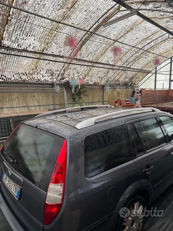 Begagnad Ford Mondeo 131 HK (96 kW) 2004 Blå Halvkombi