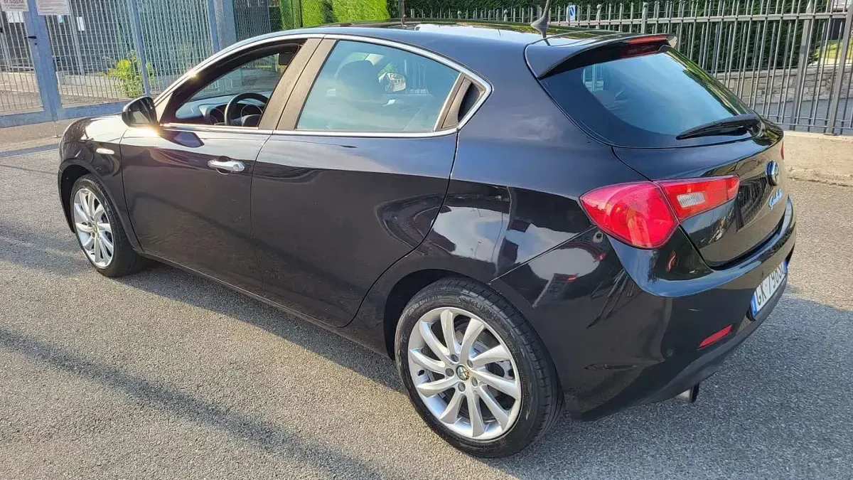 Usata Alfa Romeo Giulietta Distinctive 120 CV (88 kW) 2014 Utilitaria