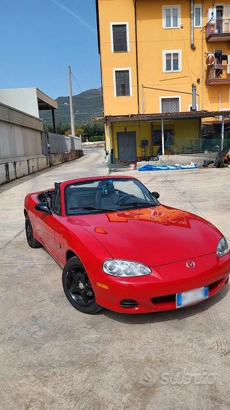 Usata Mazda MX5 110 CV (80 kW) 2001 Rosso Cabrio