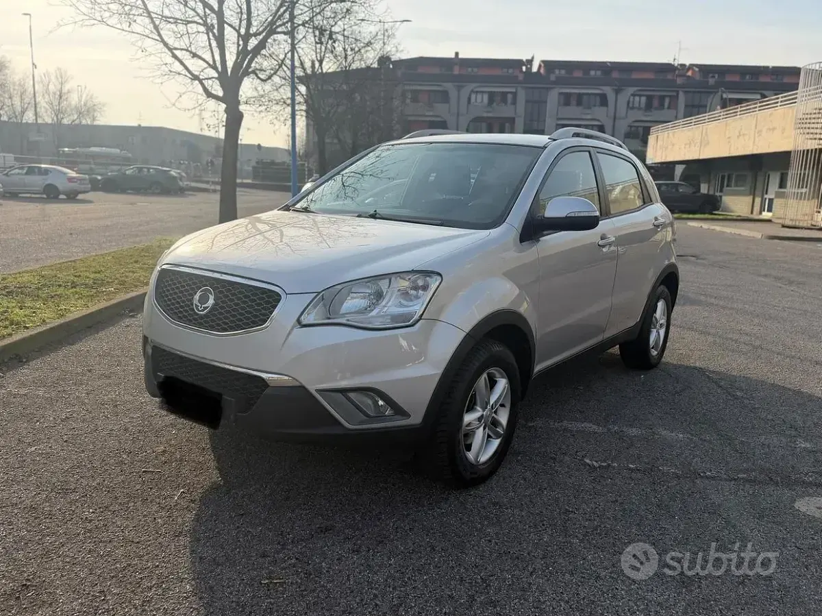 Begagnad SsangYong Korando 175 HK (128 kW) 2012 Grå SUV
