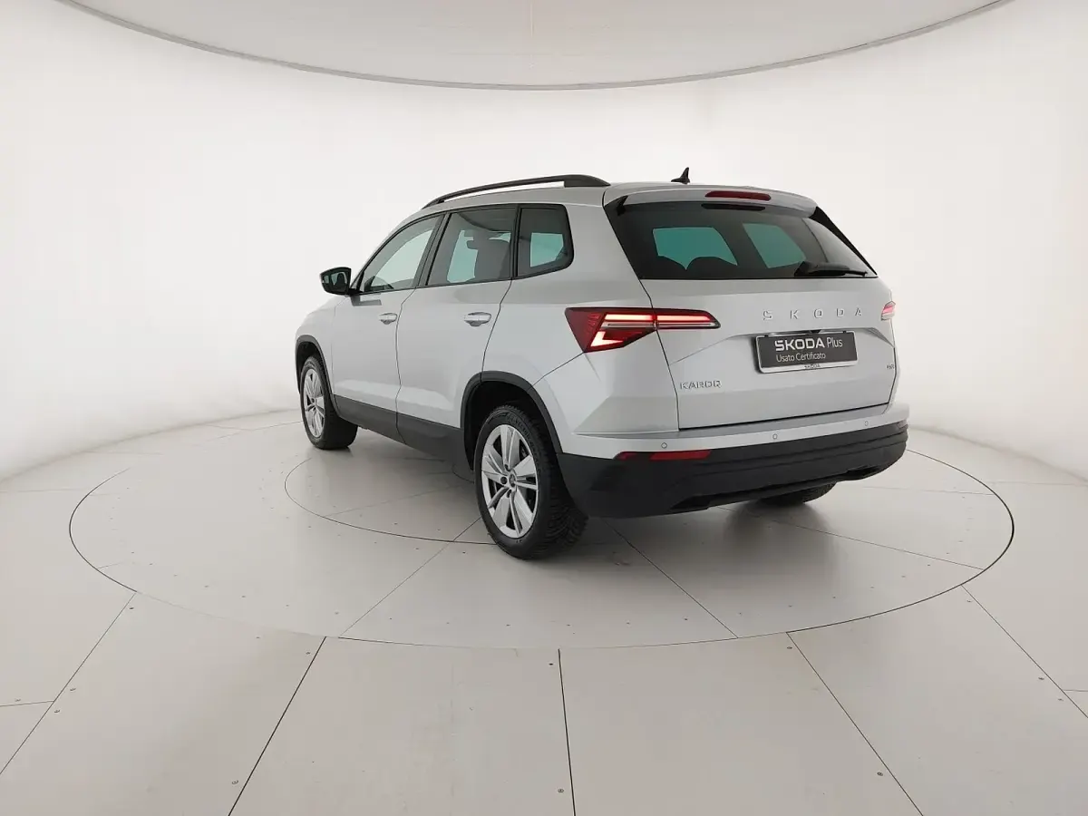 Second-hand Skoda Karoq Executive 150 CP (110 kW) 2025 Argintiu SUV