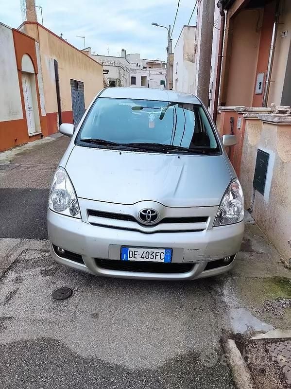 Usata Toyota Corolla 136 CV (100 kW) 2007 Grigio Monovolume