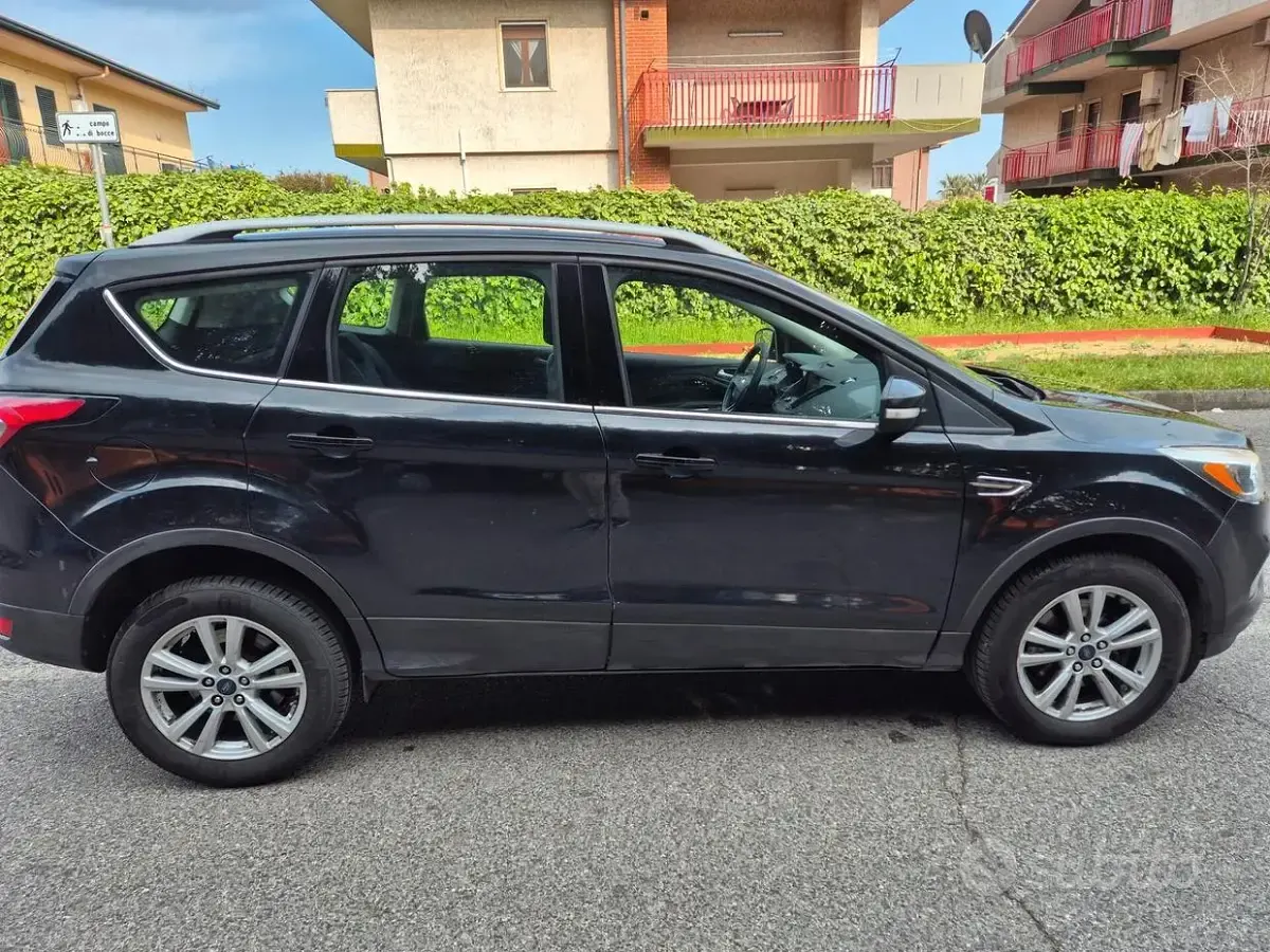 Usata Ford Kuga Titanium 120 CV (88 kW) 2017 Nero SUV