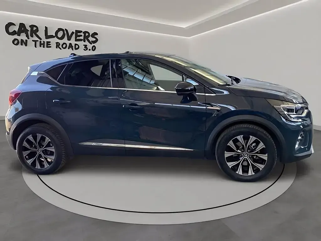 Usata Renault Captur Techno 160 CV (117 kW) 2023 Blu scuro SUV