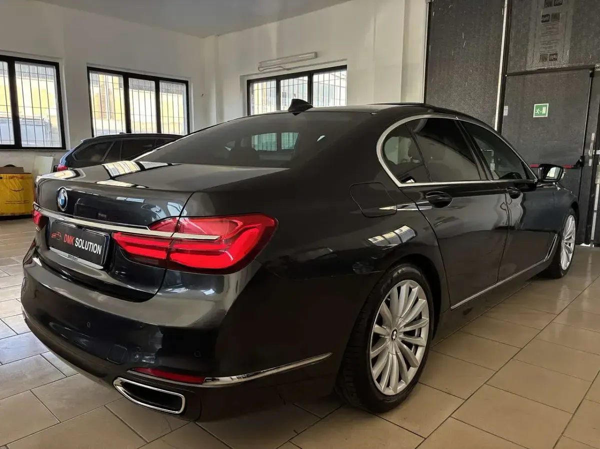 Usata BMW 730 265 CV (194 kW) 2017 Singapurgrau Berlina