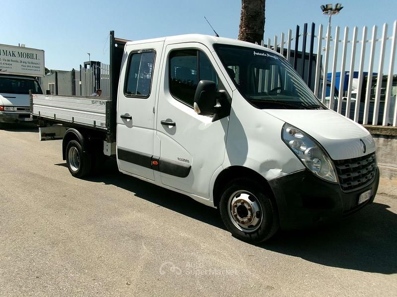 Begagnad Renault Master 125 HK (91 kW) 2011 Vit Sedan