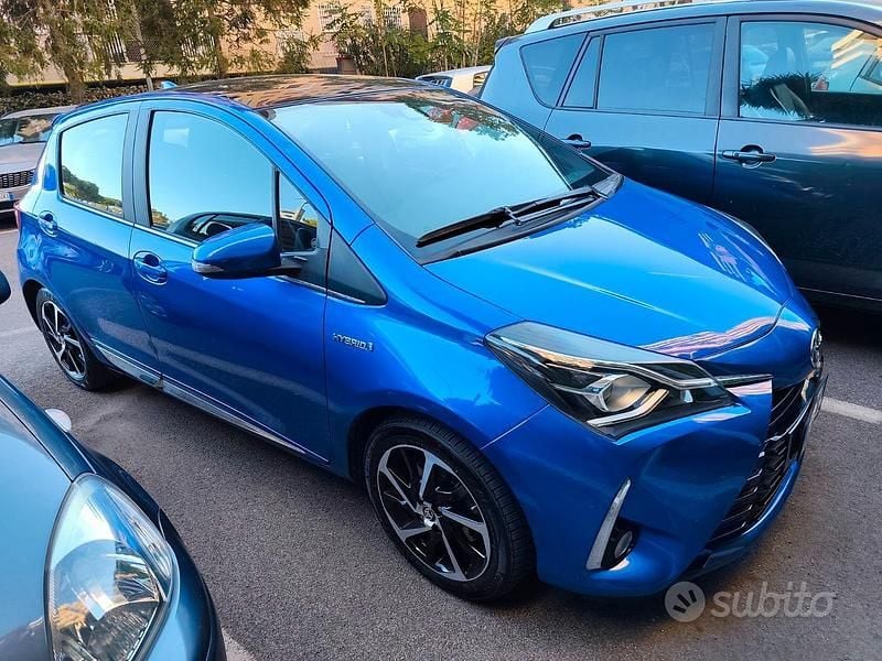 Usata Toyota Yaris 90 CV (66 kW) 2017 Blu Berlina